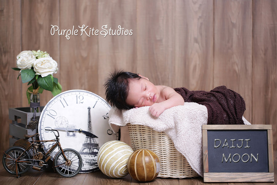 Daiji Moon @ 14 days old by Purple Kite Studios